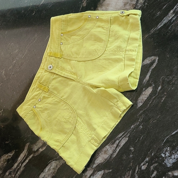 Linen Shorts INC Int'l. Concepts Size 6. Lemon/Lime. Pockets. - Picture 8 of 9